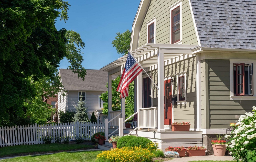 house with us flag